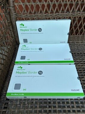 Molnlycke 395890 Mepilex Border AG Foam Dressing with Silver, 4x8in 3 Packs - 15